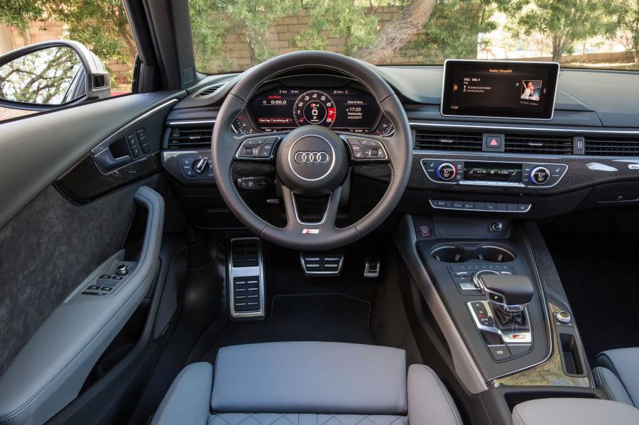 Торпедо Audi S4 Sedan (B9) 2017 года  (NA) (фото 15 из 17)